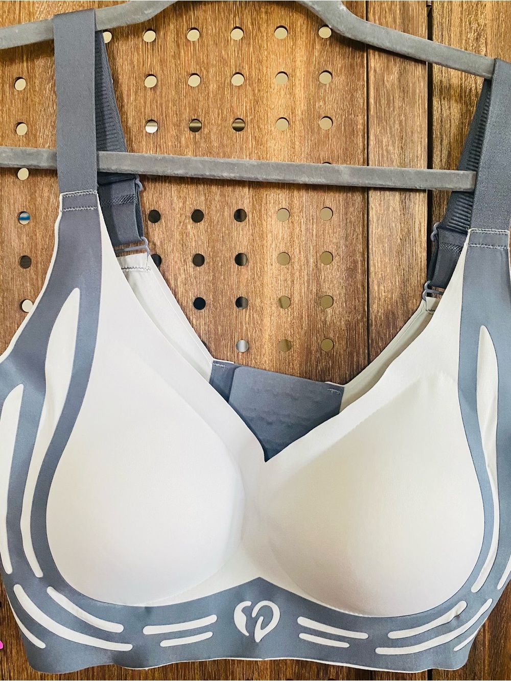 Seamless Gray & White Wireless Sports Bra Pre-Owner Size XL